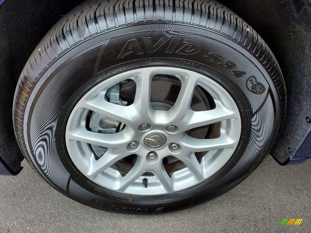 2020 Chrysler Voyager LX Wheel Photos