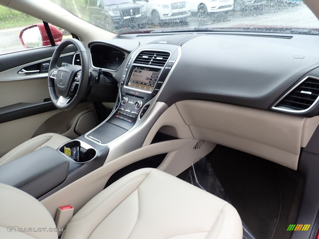 2019 Lincoln Nautilus AWD Cappuccino Dashboard Photo #138765789