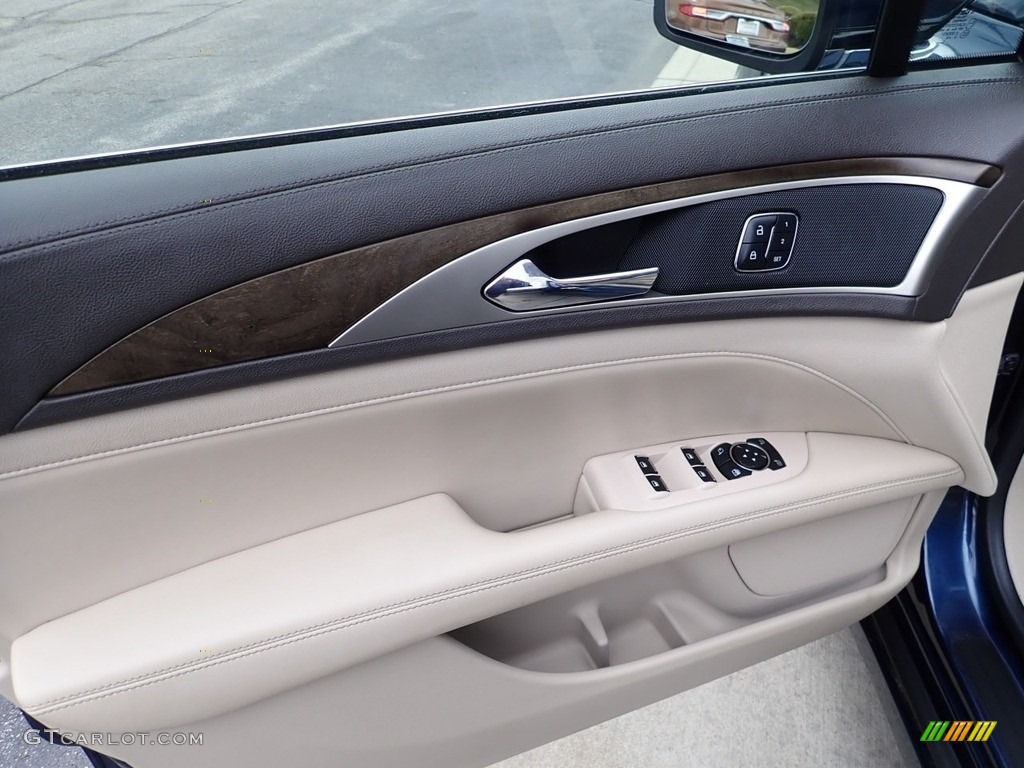 2017 Lincoln MKZ Select AWD Door Panel Photos