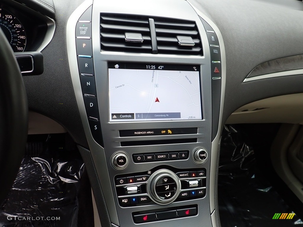 2017 Lincoln MKZ Select AWD Controls Photos