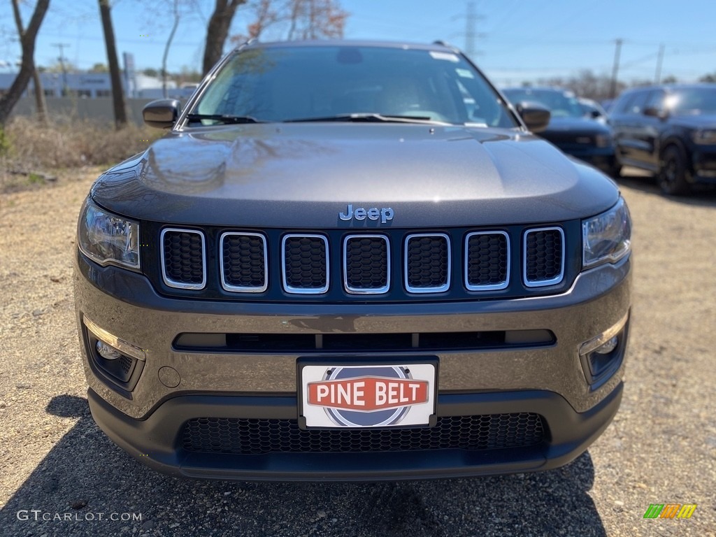 2020 Compass Latitude 4x4 - Granite Crystal Metallic / Ski Gray/Black photo #3