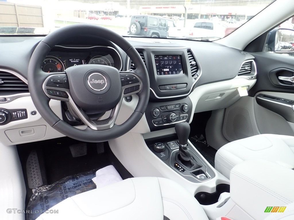 2020 Jeep Cherokee Latitude Plus 4x4 Front Seat Photo #138775215