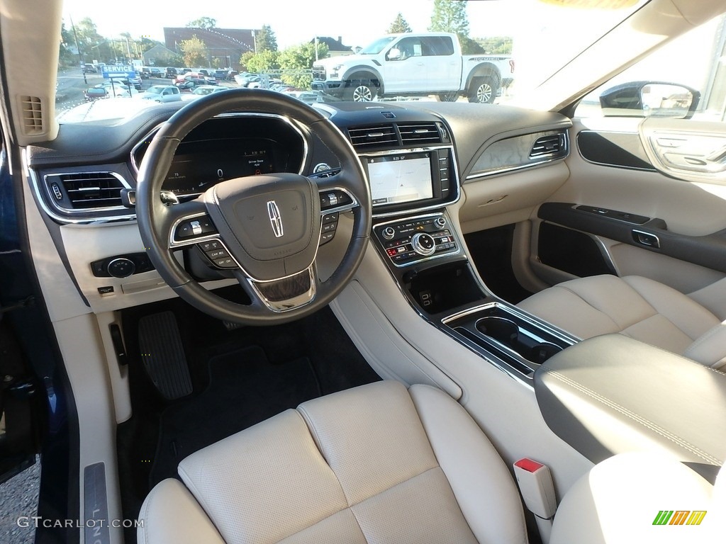 2017 Lincoln Continental Select AWD Front Seat Photo #138778428