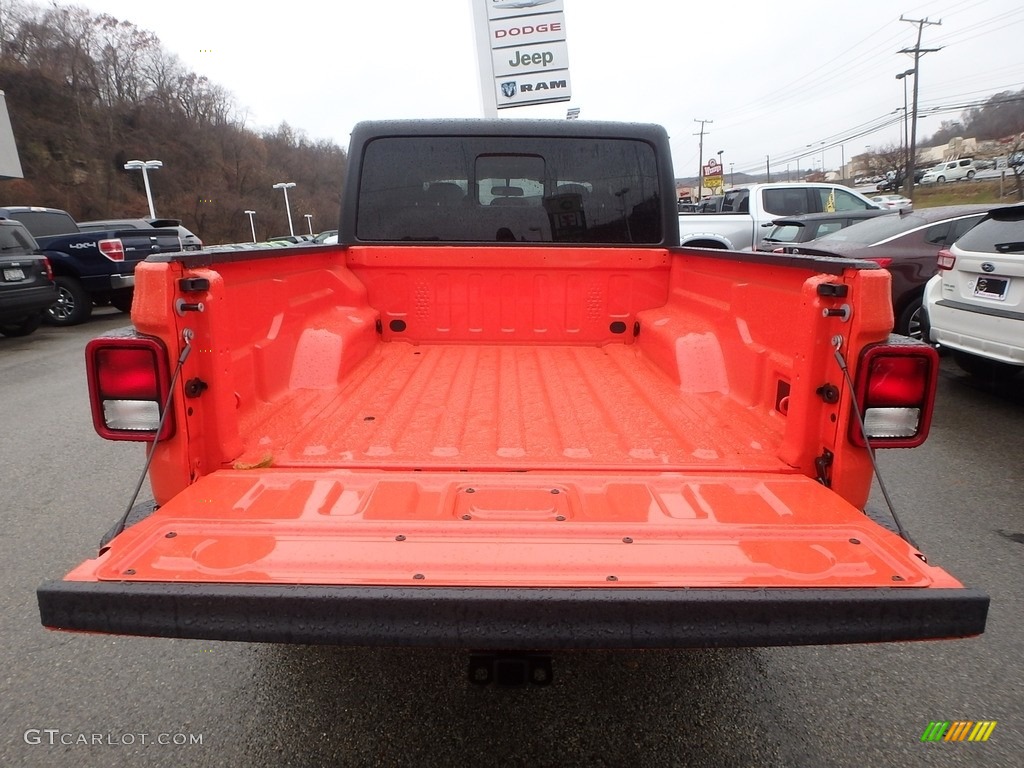 2020 Gladiator Sport 4x4 - Punk
