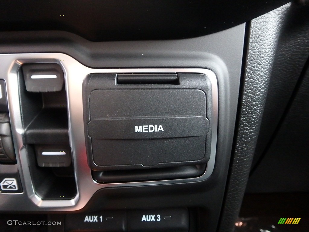 2020 Gladiator Sport 4x4 - Hydro Blue Pearl / Black photo #20