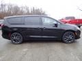 2020 Brilliant Black Crystal Pearl Chrysler Pacifica Touring  photo #5