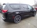 2020 Brilliant Black Crystal Pearl Chrysler Pacifica Touring  photo #10