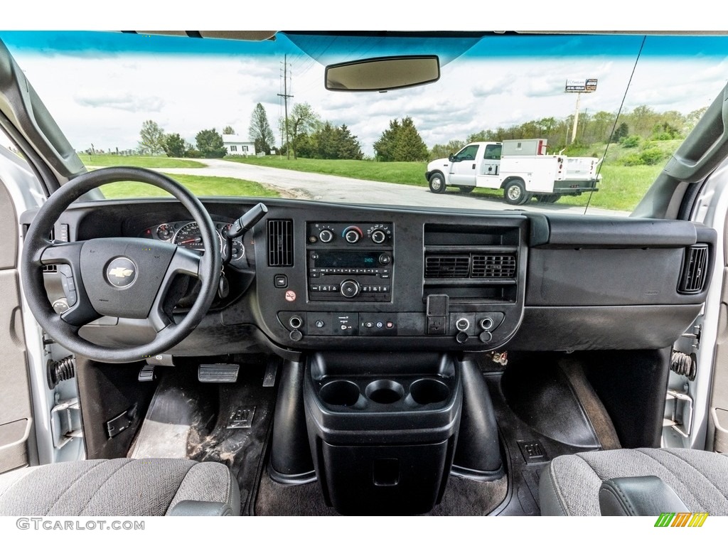 Medium Pewter Interior 2016 Chevrolet Express 3500 Passenger LT Photo #138786105