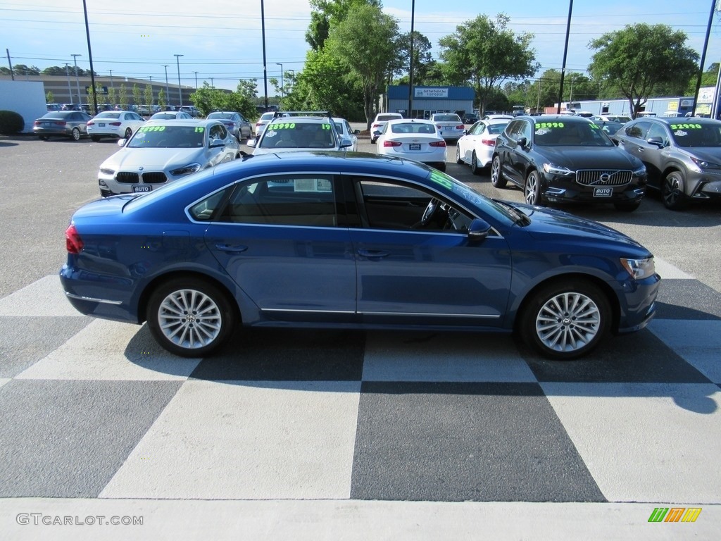 2017 Passat SE Sedan - Reef Blue Metallic / Moonrock Gray photo #3