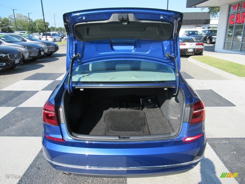 2017 Passat SE Sedan - Reef Blue Metallic / Moonrock Gray photo #5