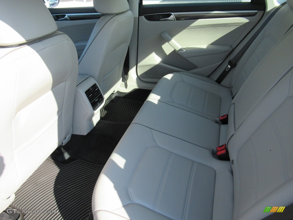 2017 Passat SE Sedan - Reef Blue Metallic / Moonrock Gray photo #12