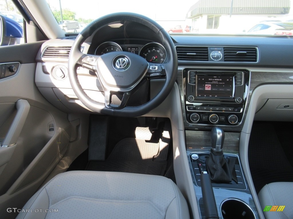 2017 Passat SE Sedan - Reef Blue Metallic / Moonrock Gray photo #15