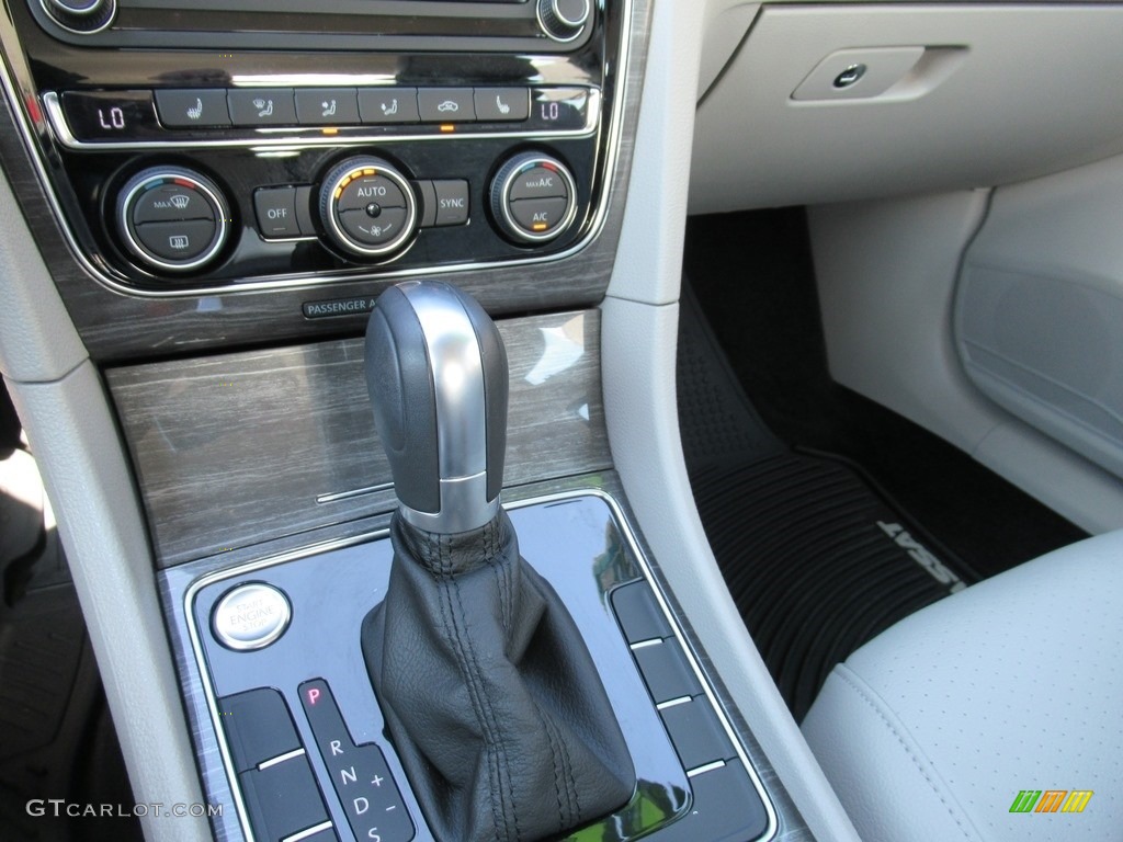 2017 Passat SE Sedan - Reef Blue Metallic / Moonrock Gray photo #19