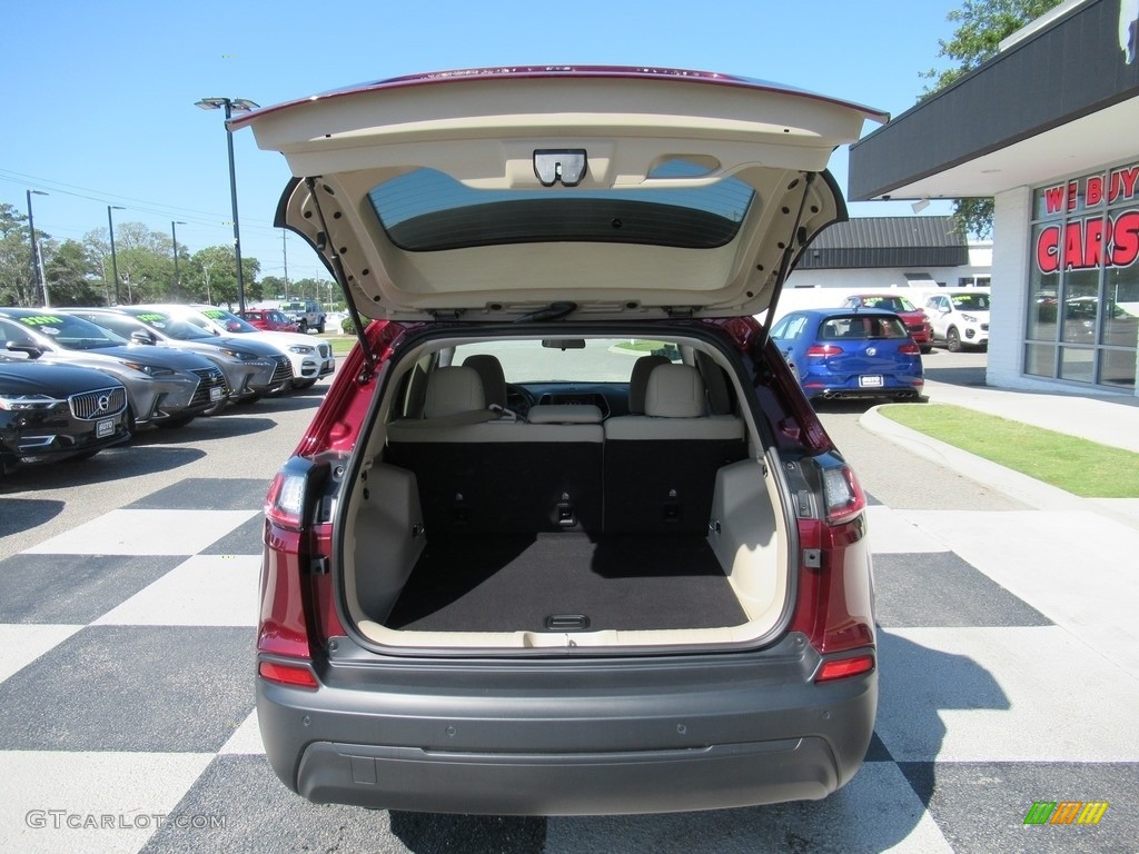 2019 Cherokee Latitude - Velvet Red Pearl / Black/Light Frost Beige photo #5