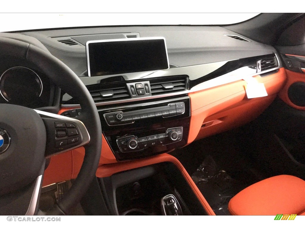 2020 X2 xDrive28i - Black Sapphire Metallic / Magma Red photo #5