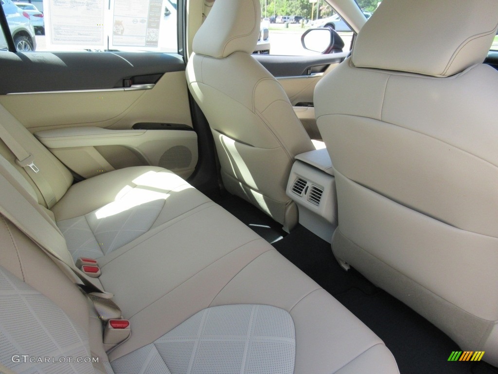 2018 Camry XLE - Ruby Flare Pearl / Macadamia photo #13