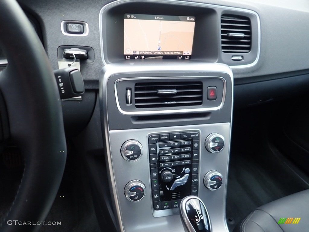 2017 Volvo S60 T5 AWD Controls Photo #138805543