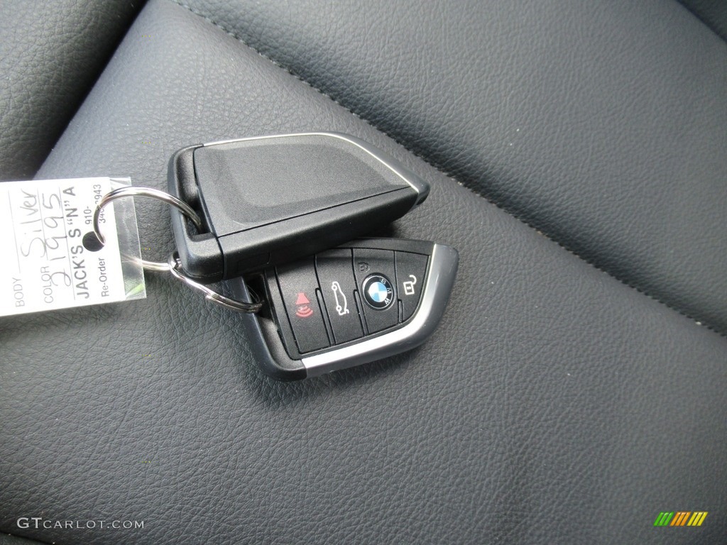 2019 X2 sDrive28i - Glacier Silver Metallic / Black photo #20