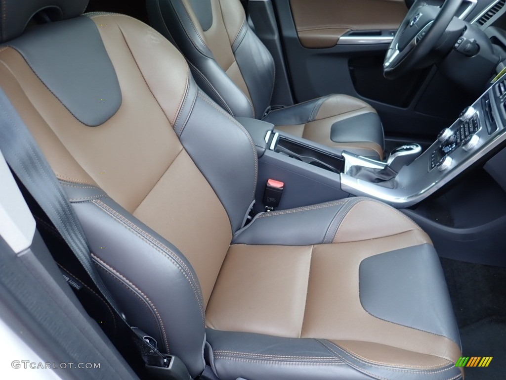 Hazel Brown/Off Black Interior 2017 Volvo XC60 T5 Dynamic Photo #138805889