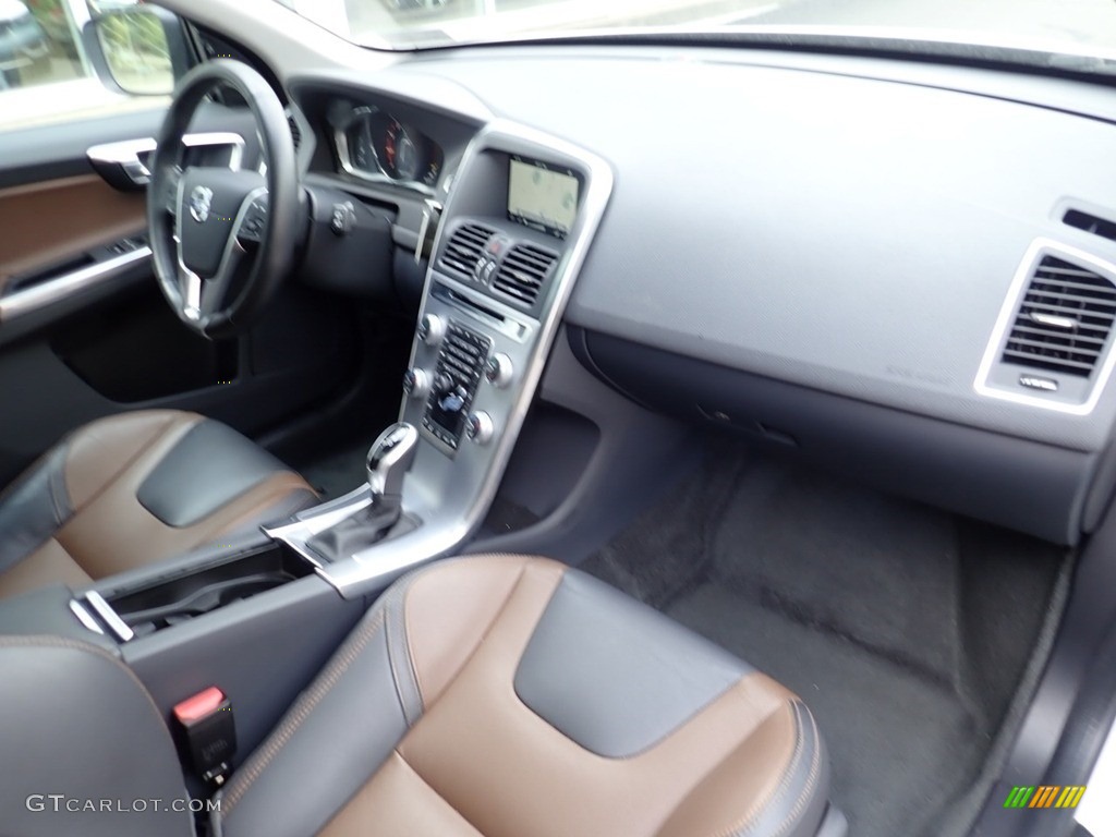 Hazel Brown/Off Black Interior 2017 Volvo XC60 T5 Dynamic Photo #138805910