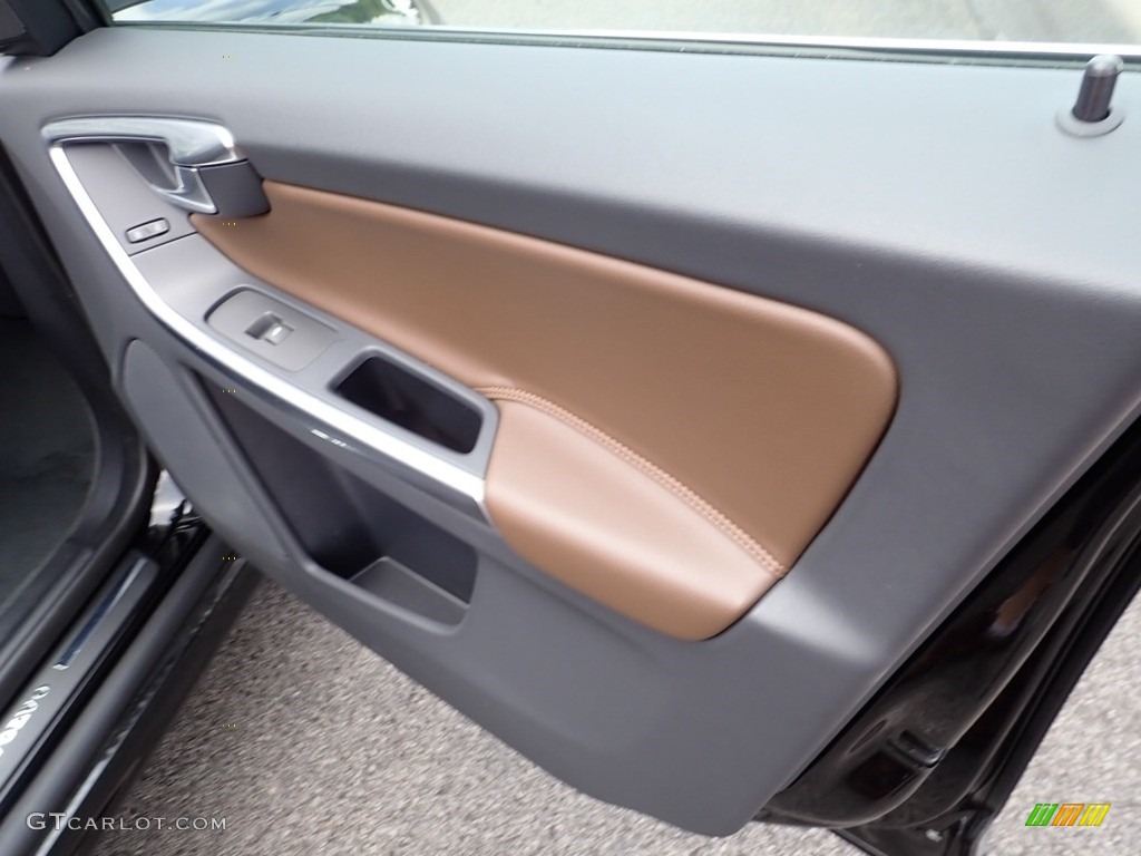 2017 Volvo XC60 T5 Dynamic Hazel Brown/Off Black Door Panel Photo #138807155