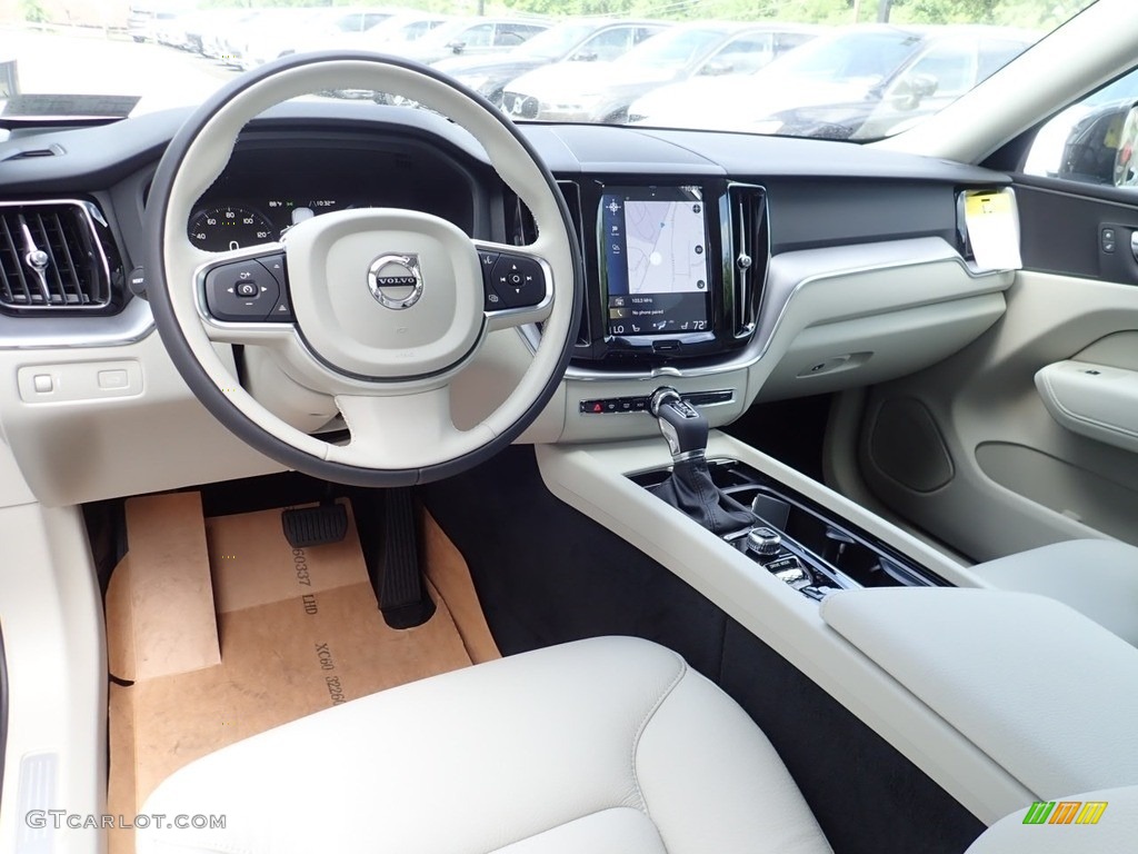 2020 XC60 T5 AWD Momentum - Pine Grey Metallic / Blonde photo #9