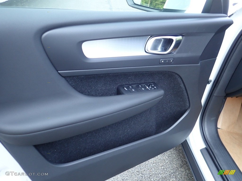 2020 XC40 T5 Momentum AWD - Ice White / Charcoal photo #10