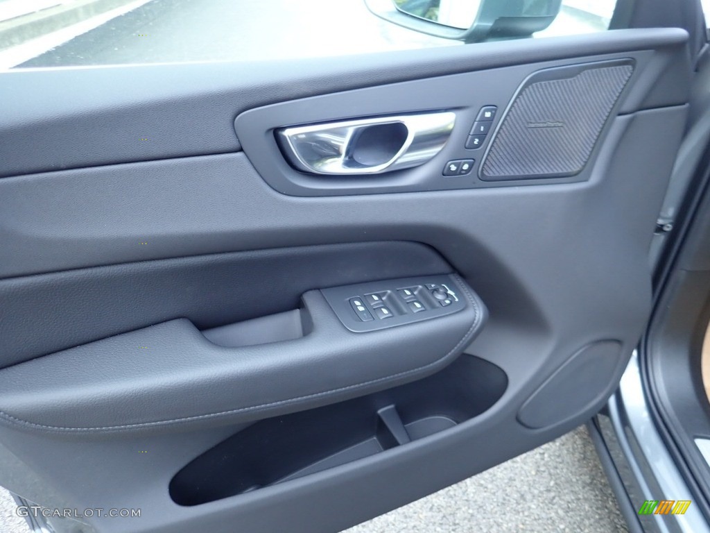 2020 Volvo XC60 T6 AWD Momentum Charcoal Door Panel Photo #138812816