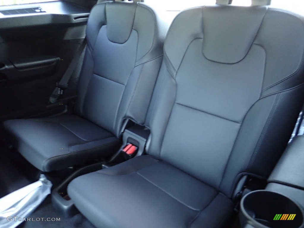 2020 Volvo XC90 T6 AWD Momentum Rear Seat Photo #138813182