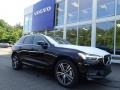 Front 3/4 View of 2020 XC60 T6 AWD Momentum