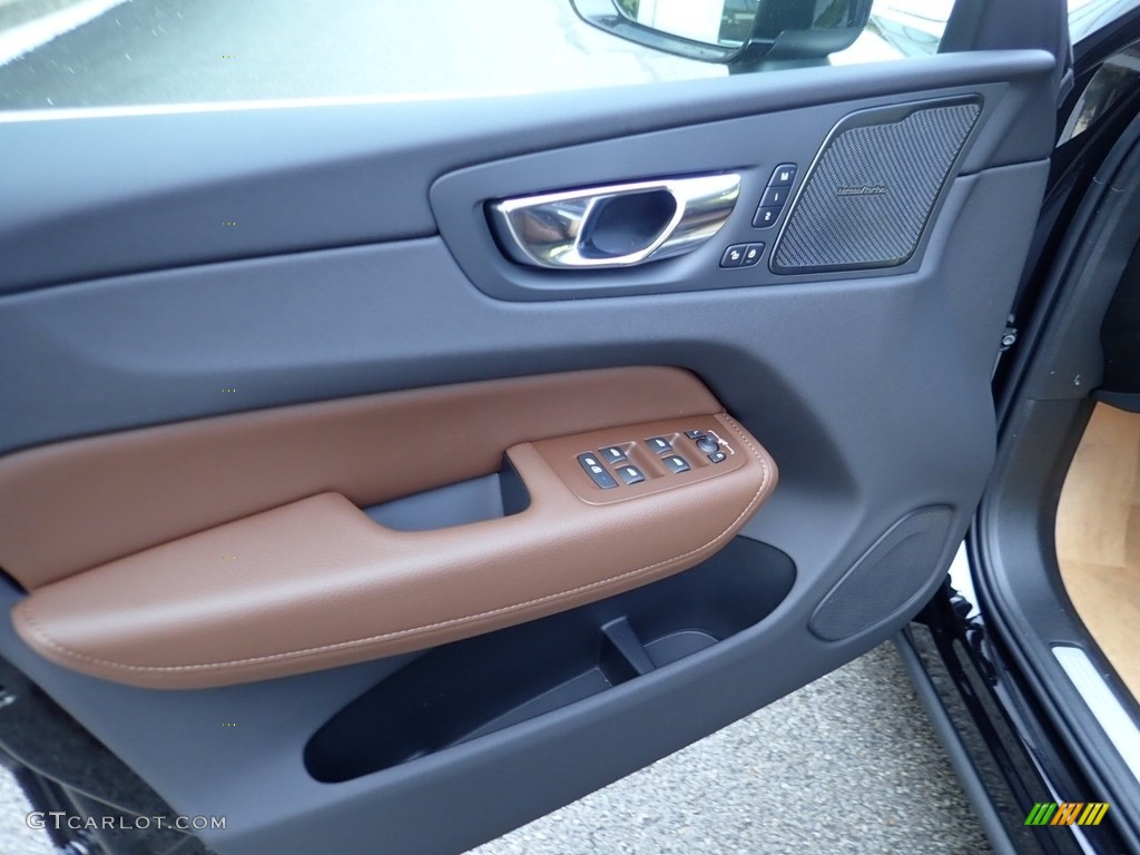 2020 Volvo XC60 T6 AWD Momentum Door Panel Photos
