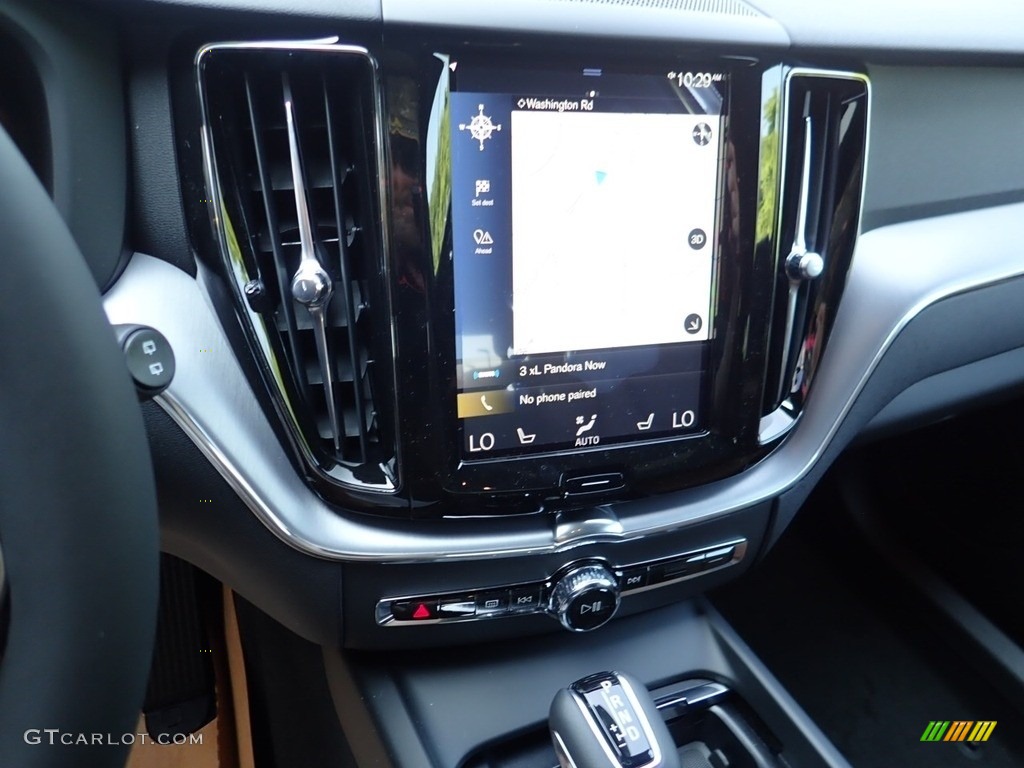 2020 Volvo XC60 T6 AWD Momentum Controls Photos