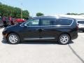 2020 Brilliant Black Crystal Pearl Chrysler Pacifica Limited  photo #4