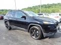 Diamond Black Crystal Pearl - Cherokee Altitude 4x4 Photo No. 4