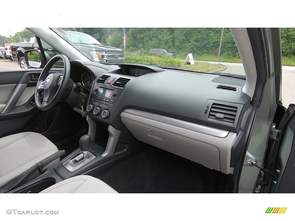 2015 Forester 2.5i - Jasmine Green Metallic / Gray photo #26