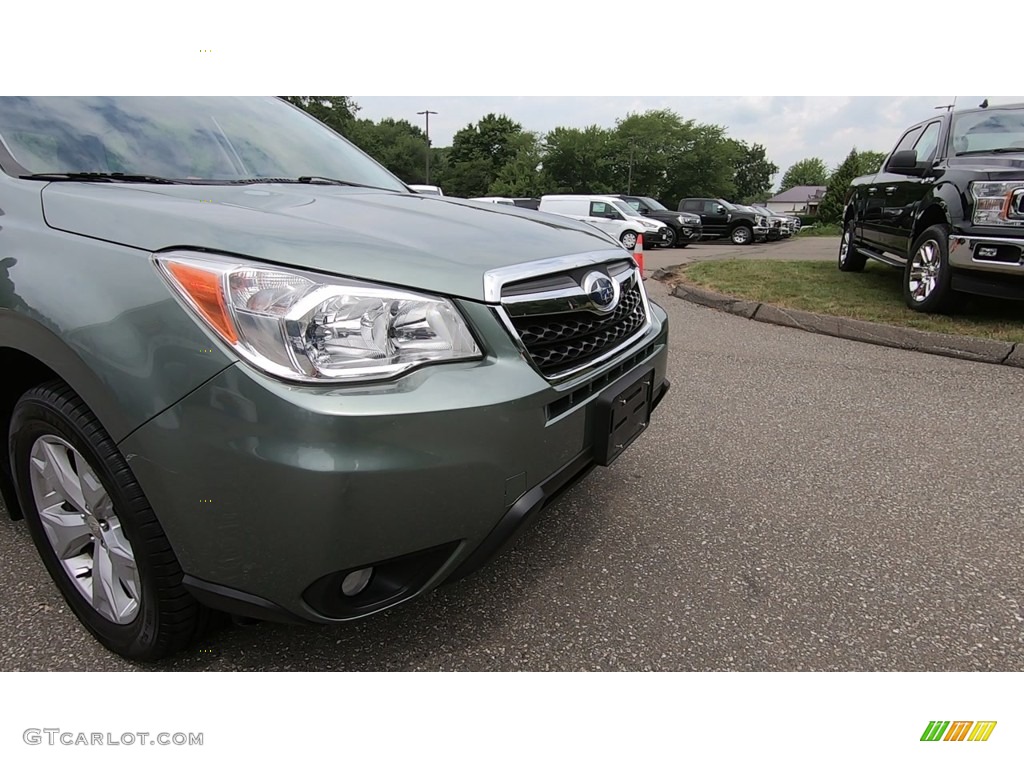 2015 Forester 2.5i - Jasmine Green Metallic / Gray photo #28