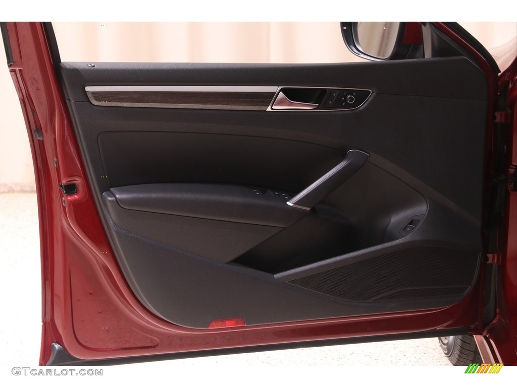2017 Passat SE Sedan - Fortana Red Metallic / Titan Black photo #4