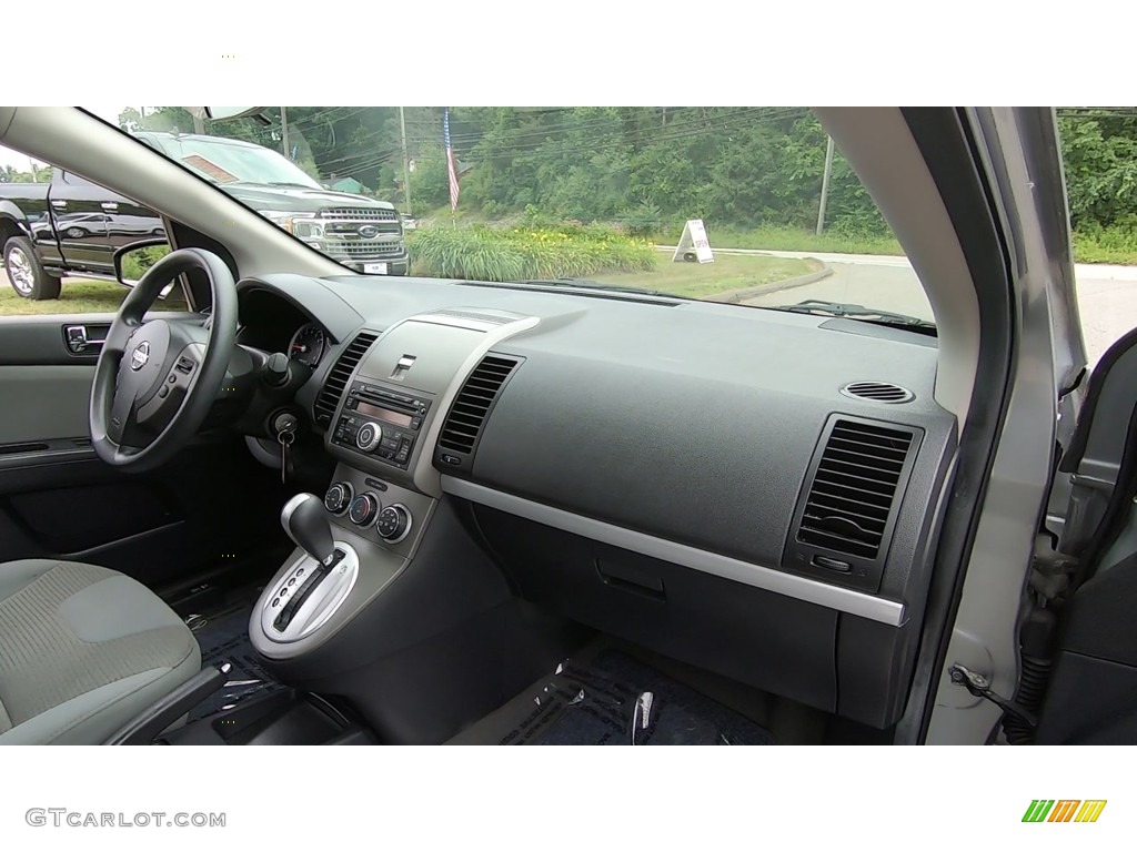 2010 Sentra 2.0 S - Magnetic Gray Metallic / Charcoal photo #24