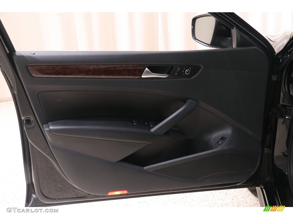2013 Volkswagen Passat 2.5L SEL Door Panel Photos
