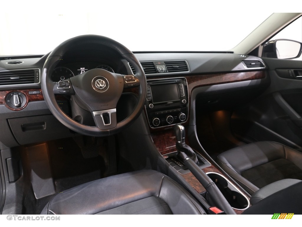 Titan Black Interior 2013 Volkswagen Passat 2.5L SEL Photo #138841934