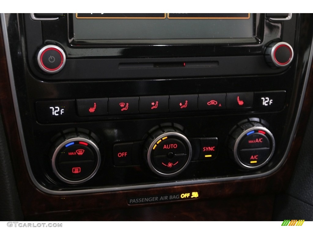 2013 Volkswagen Passat 2.5L SEL Controls Photos