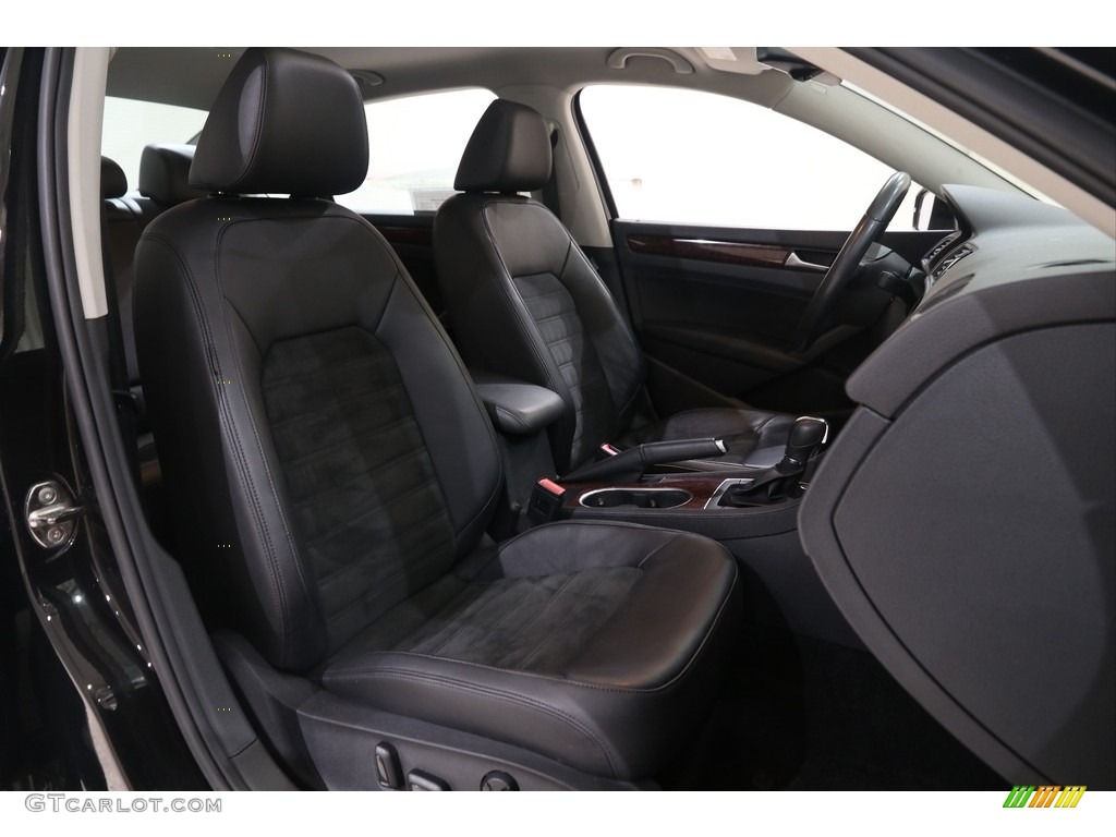 2013 Volkswagen Passat 2.5L SEL Front Seat Photos