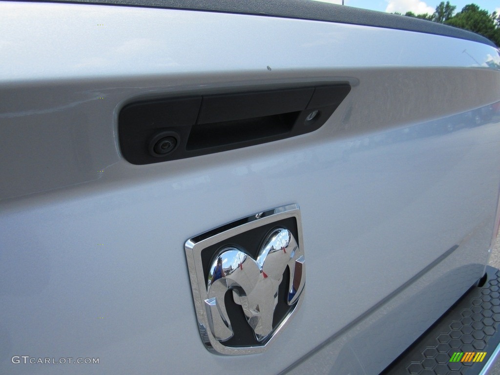 2017 1500 Laramie Crew Cab 4x4 - Bright Silver Metallic / Black photo #8