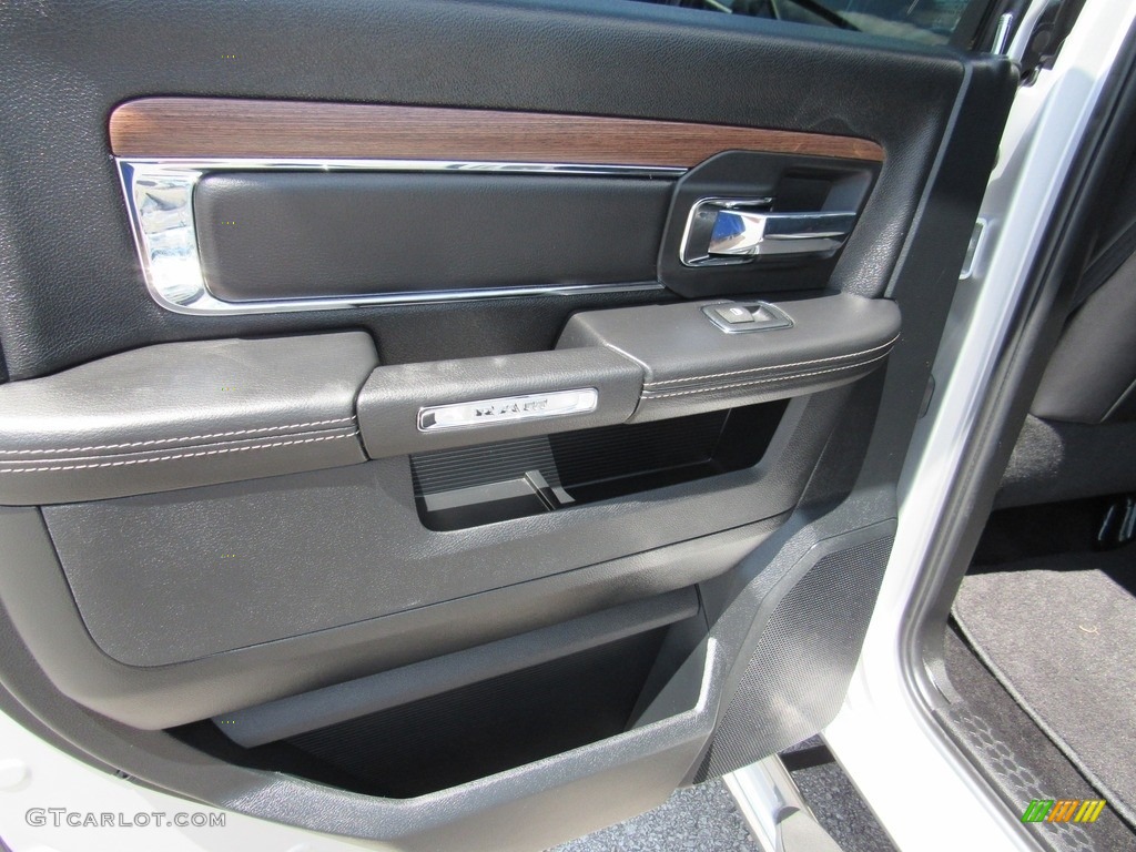 2017 1500 Laramie Crew Cab 4x4 - Bright Silver Metallic / Black photo #29