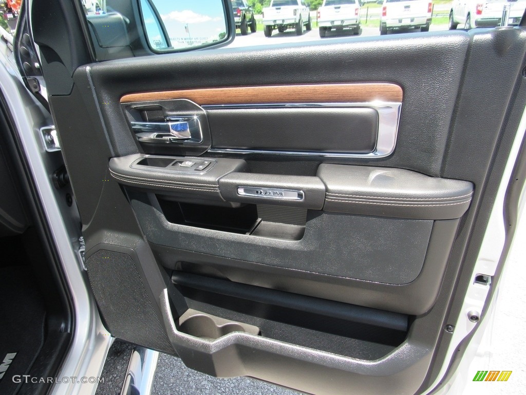 2017 1500 Laramie Crew Cab 4x4 - Bright Silver Metallic / Black photo #38