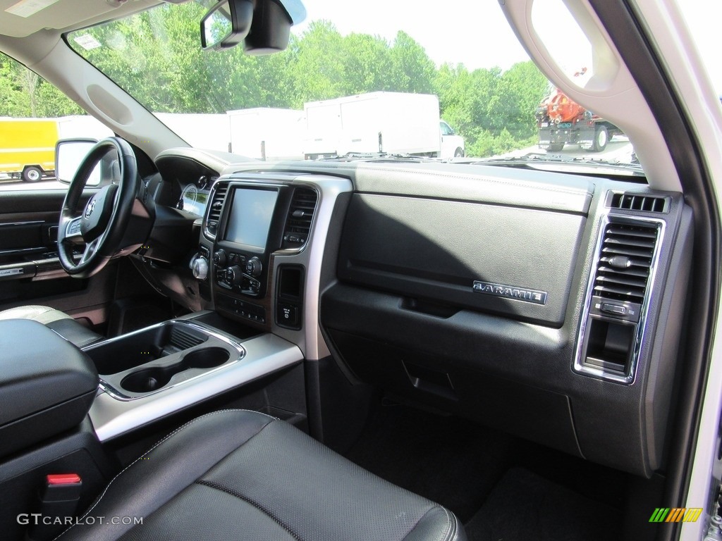 2017 1500 Laramie Crew Cab 4x4 - Bright Silver Metallic / Black photo #39
