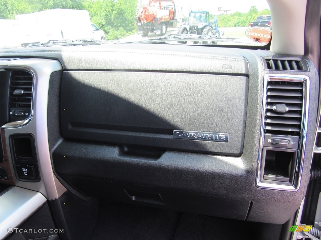 2017 1500 Laramie Crew Cab 4x4 - Bright Silver Metallic / Black photo #44