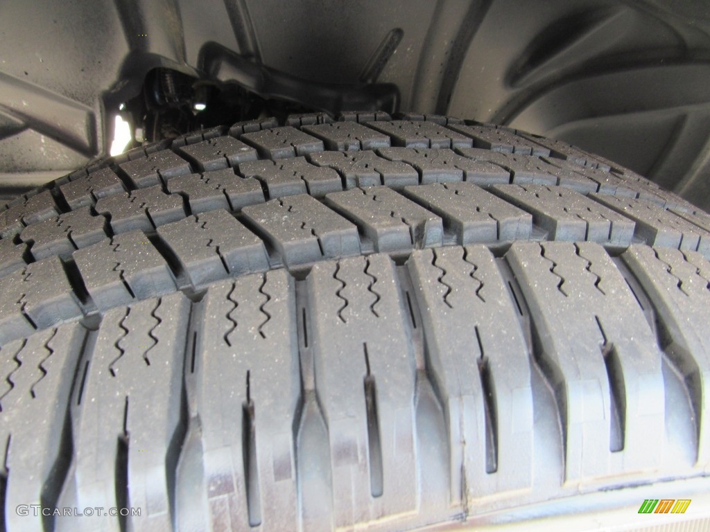 2017 1500 Laramie Crew Cab 4x4 - Bright Silver Metallic / Black photo #60