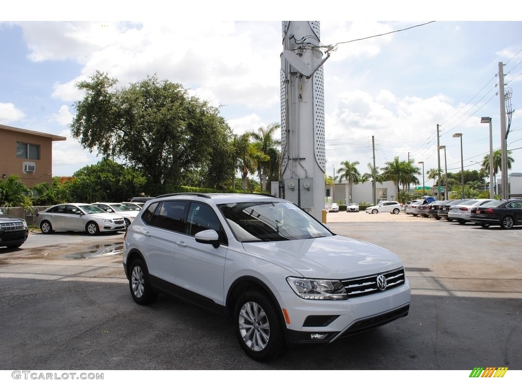 White Silver Metallic Volkswagen Tiguan