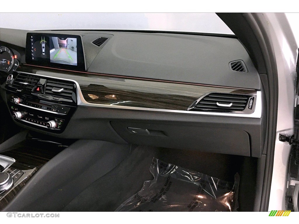 2017 5 Series 530i Sedan - Glacier Silver Metallic / Black photo #22